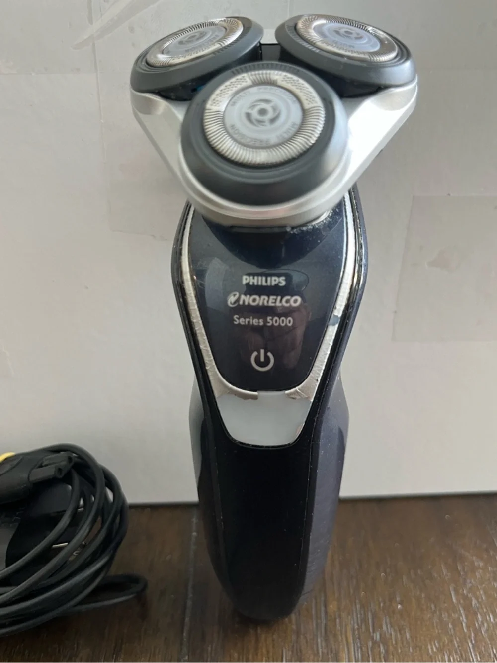 Philips Norelco Rechargeable Razor Series 5000 Wet/Dry W/ Charger: Works 100%